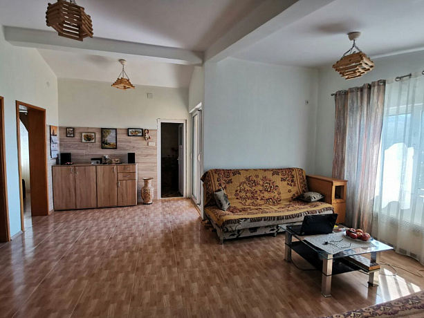 Three-storey house with 4 bedrooms in Bar, Shushan
